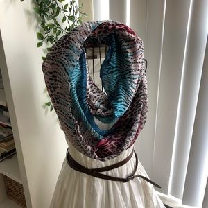 Infiniti scarf